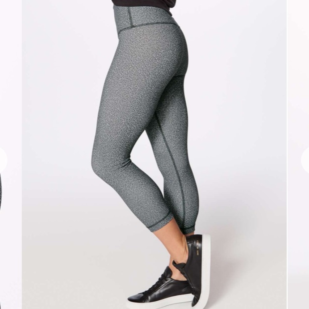 [Lululemon] Hi-Rise Wunder Under Crop